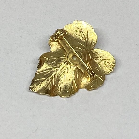 Vintage Sarah Coventry Small Leaf Faux Pearl Pin Brooch Gold Tone Textured - Picture 2 of 7